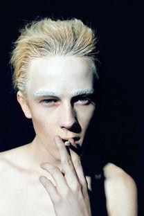 戴墨镜叼烟视频的音乐,旋律中的迷幻之旅